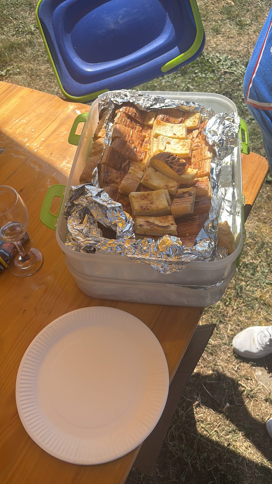 Domaći kolači koje su sudionici donijeli na druženje.